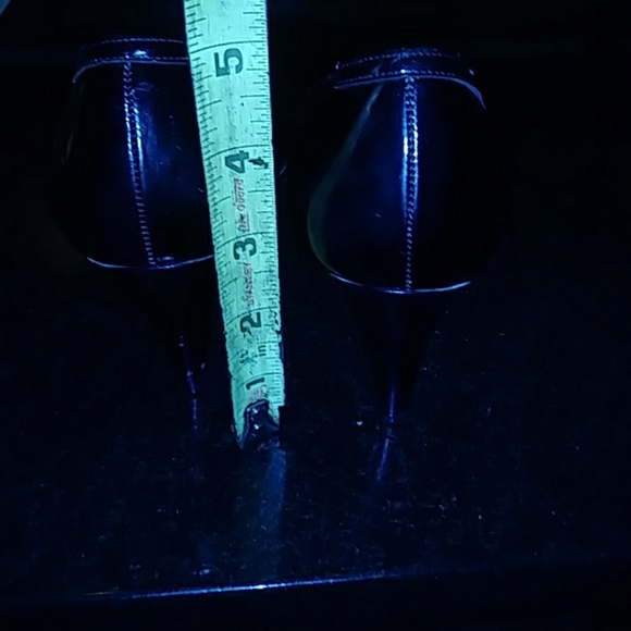 Black Ferragamo shoes - Picture 2 of 8